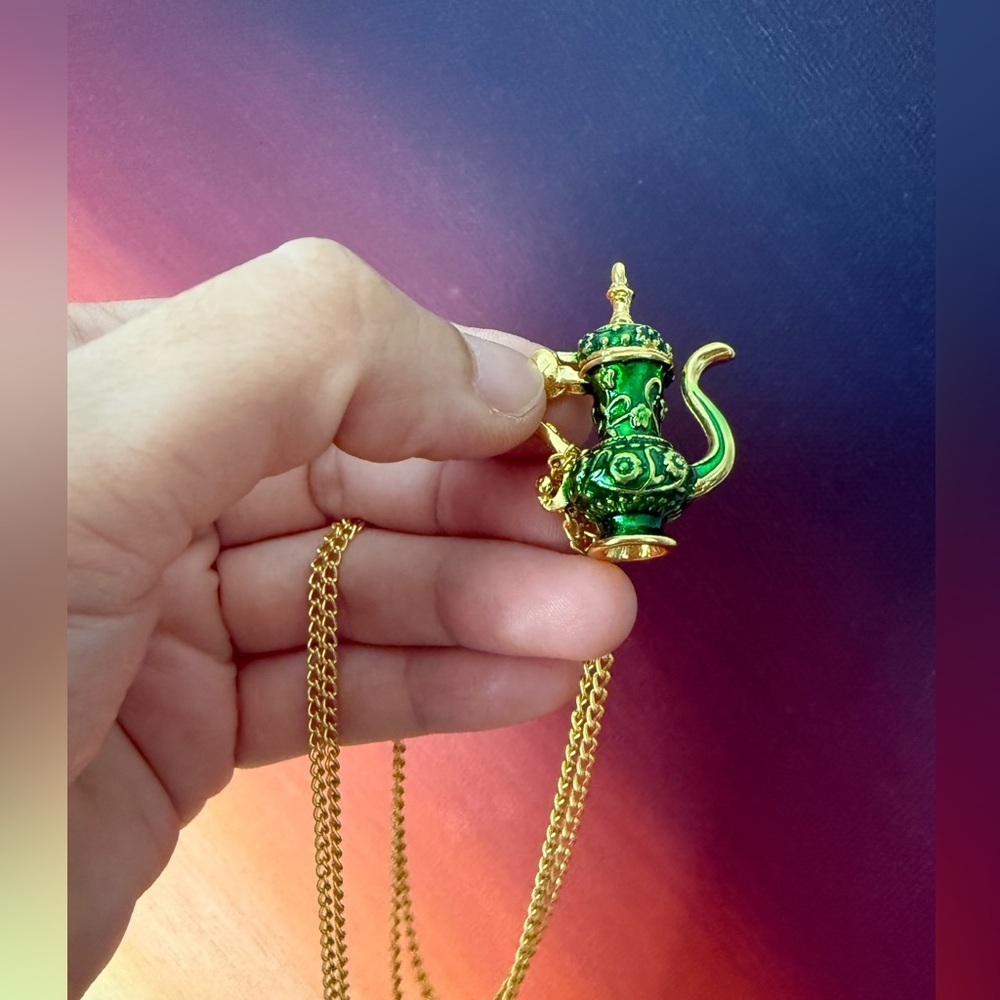 Vintage Green Teapot  – Gold Enamel Long Chain Beautiful Necklace - Picture 6 of 7